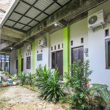 Oyo 3830 Dfarys Gh Syariah Hotell Balikpapan  Eksteriør bilde